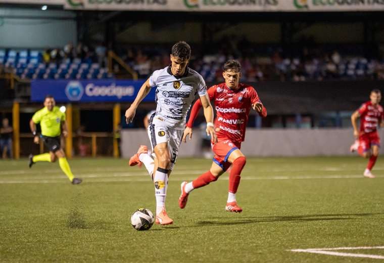 Liberia dormirá líder del torneo 