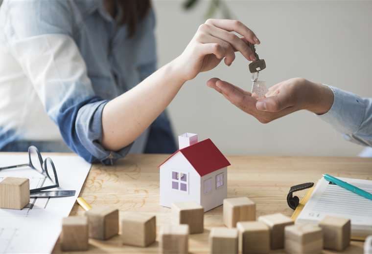 Informe sugiere subsidiar alquileres a los jóvenes ante elevados costos de vivienda en Costa Rica