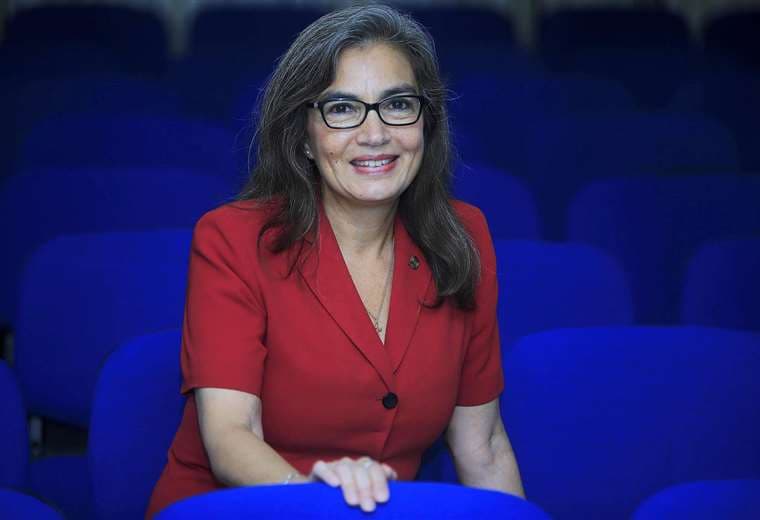 Sandra Cauffman, ingeniera tica, cierra etapa histórica en NASA tras 35 años de servicio
