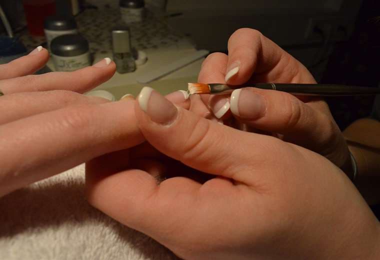Costa Rica pide retirar esmaltes y geles de uñas que tengan químicos prohibidos en Europa
