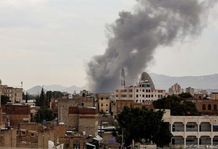 Al menos nueve muertos en oleada de bombardeos de Israel contra Yemen