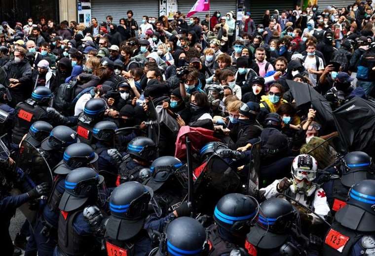 Francia reporta numerosos bloqueos en medio de jornada de protestas