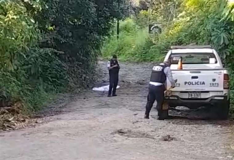 Hombre aparece desnudo y muerto en solitaria calle de Manuel Antonio, Quepos