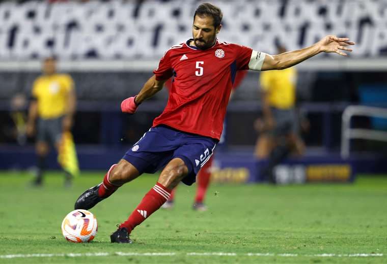 Fedefútbol aclara cómo está el panorama de Celso Borges, 24 horas después de un susto