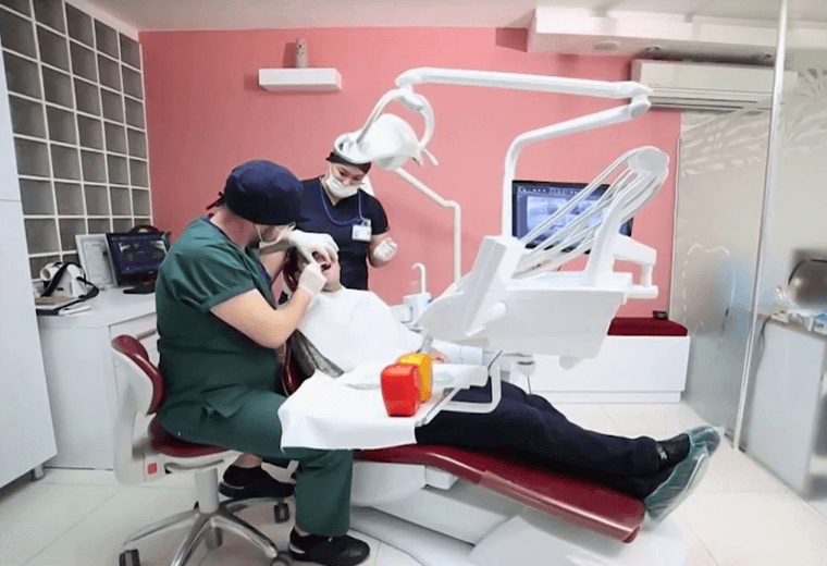 El efecto dominó en la salud dental: una pieza dañada puede afectar todo el sistema
