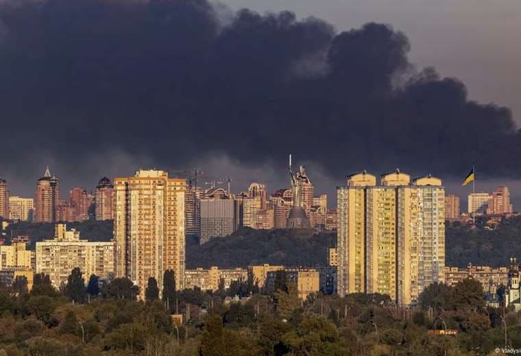 EE. UU. y UE amenazan con más sanciones a Rusia tras su mayor bombardeo contra Ucrania
