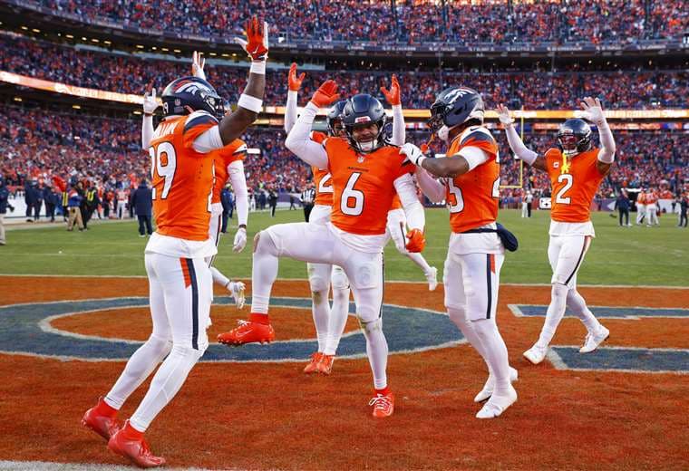 Broncos despiden a los Bills de Allen y Seattle aniquila a 49ers