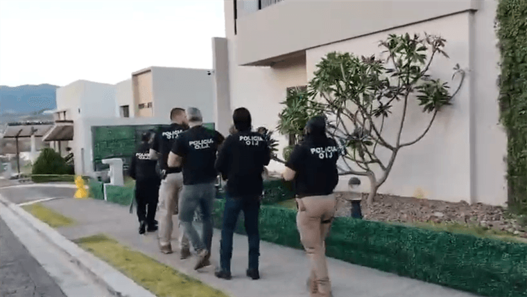 Se entrega al OIJ esposa de hombre ligado a supuesto plan para matar a Michael Soto