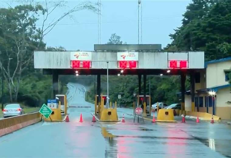 Ruta 32 continúa cerrada por deslizamientos y lluvias