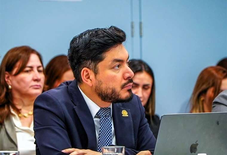 "Nosotros no estábamos amenazando": UCR baja tono a carta enviada a ministro de Educación