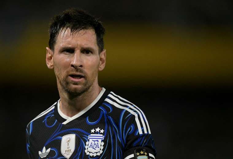 Argentina "va a competir hasta el final", dice Messi tras pase a octavos