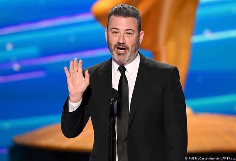 Ordenan revisión de licencia a ABC tras críticas de Trump a Kimmel