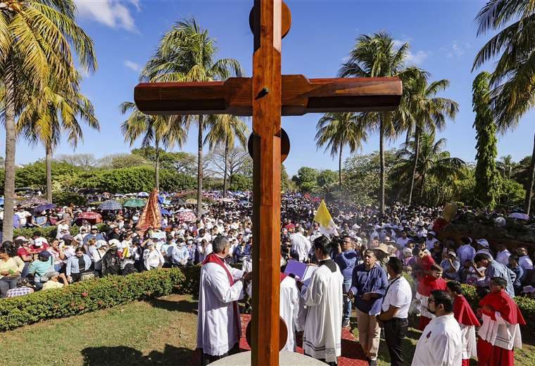 Nicaragüenses celebran Semana Santa con prohibición de procesiones en las calles