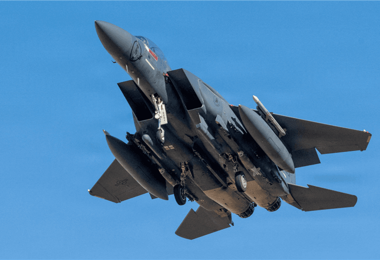 Rescatan a uno de los tripulantes del avión de combate estadounidense derribado por Irán