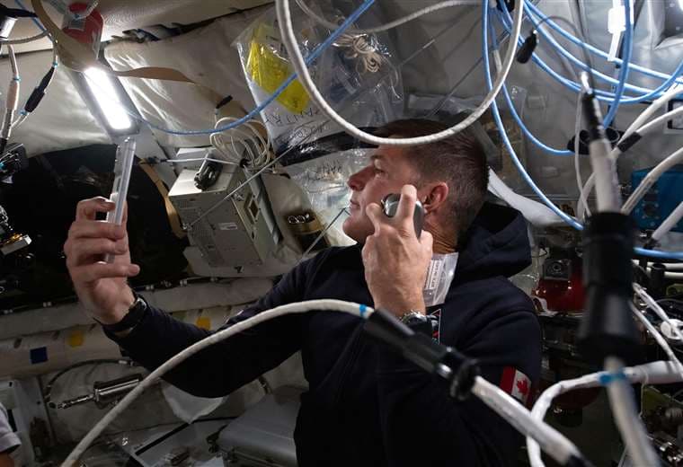 Publican foto de "puesta de la Tierra" tomada por astronautas de Artemis II