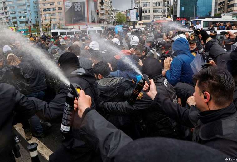 Policía turca arresta a casi 600 personas en manifestaciones del 1º de mayo