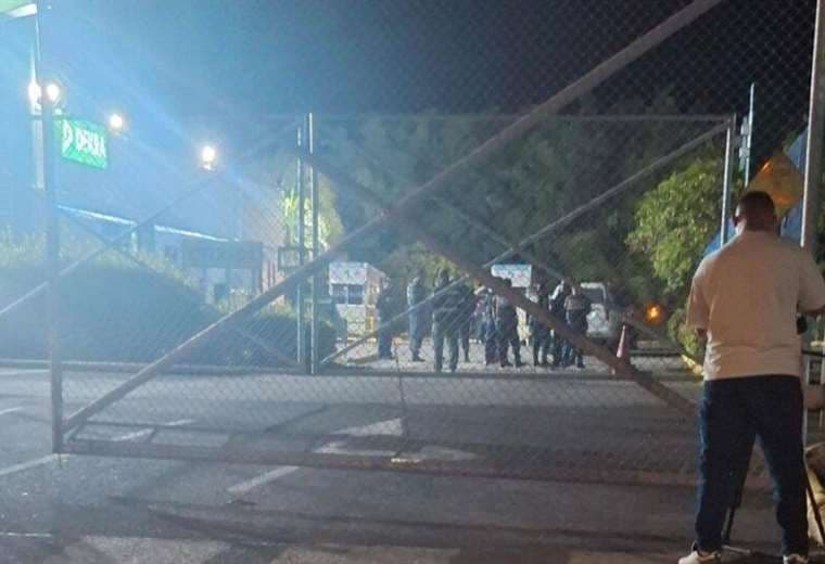 Sospechosos de matar a dos guardas en Puntarenas entraron por un boquete en la malla