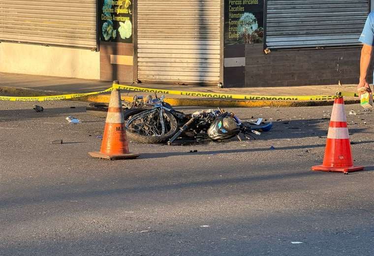 Muere motociclista en choque: alcoholemia de chofer del carro dio positiva