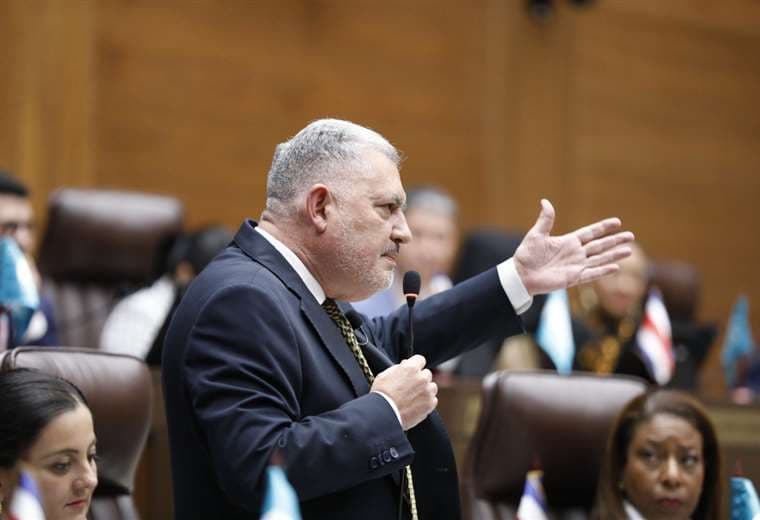 “No ha nacido quien me llame la atención”, dice Villalobos sobre diferencias con oficialismo