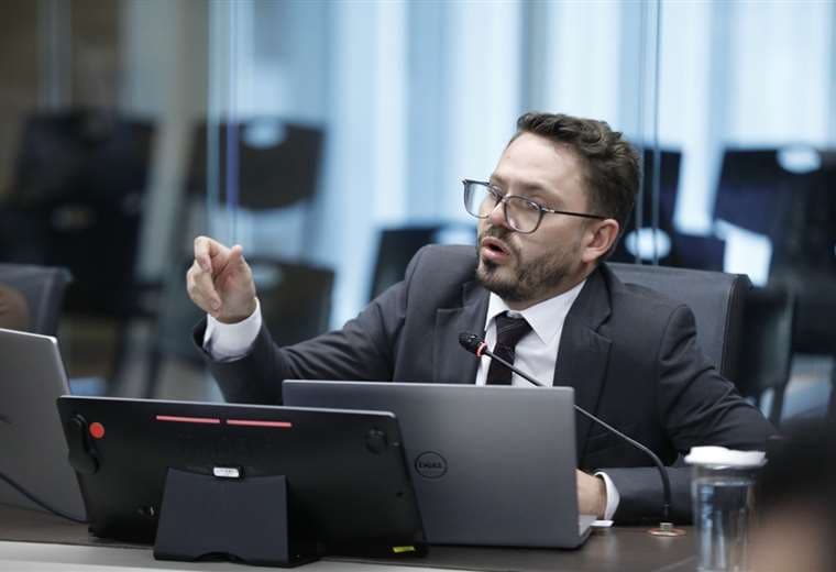 Hacienda defiende emisión de eurobonos: “Es como usar una tarjeta de crédito más barata”