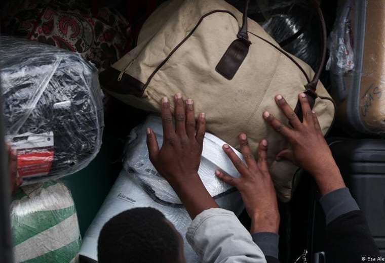 Más de 56.000 zimbabuenses vuelven a su país huyendo de los ataques xenófobos en Sudáfrica