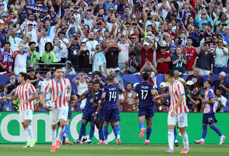 Francia encontró el boleto a cuartos gracias a un penal ante Paraguay