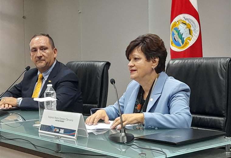 Eugenia Zamora reacciona a decisión de no citarla a comisión que analiza desafuero de Chaves