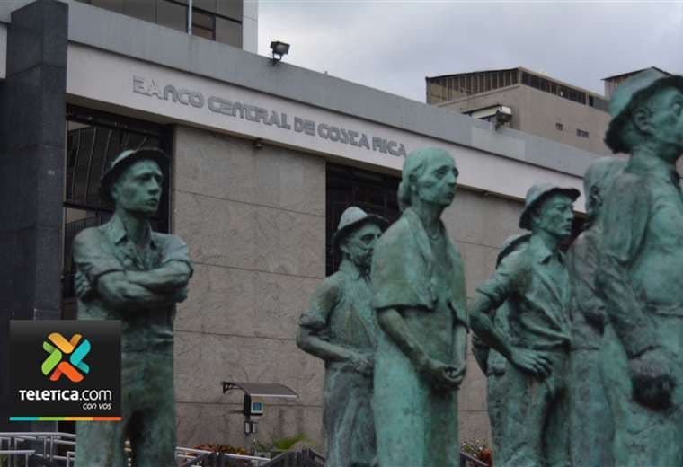 Poca respuesta de bancos para reflejar caída en tasas de interés preocupa al Central