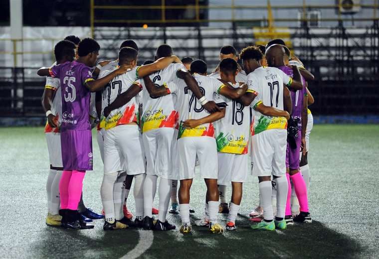 Sin licencia: Turrialba y Limón Black Star descienden al fútbol aficionado