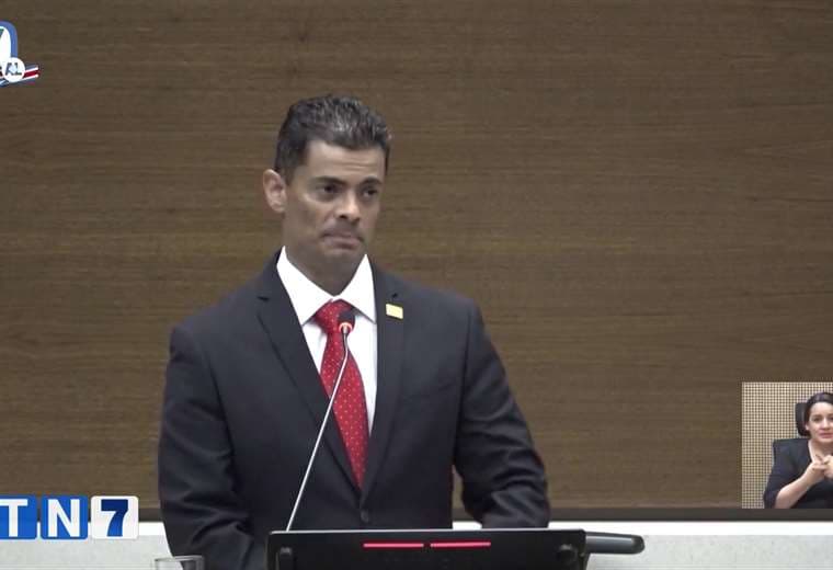 “Carlo Díaz debe renunciar al cargo de fiscal general”