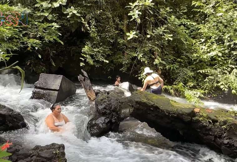 El Choyín: Disfrute de las aguas termales del río Tabacón