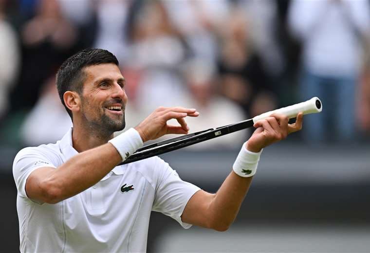 Sinner y Djokovic avanzan a cuartos de final de Wimbledon con sufrimiento