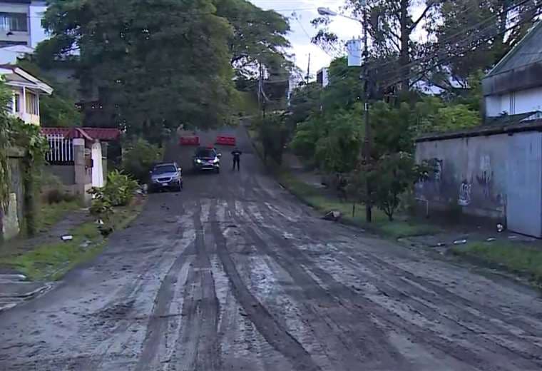 “Nos evacuaron por el techo”: Barrio Dent amanece entre lodo y destrucción tras inundación
