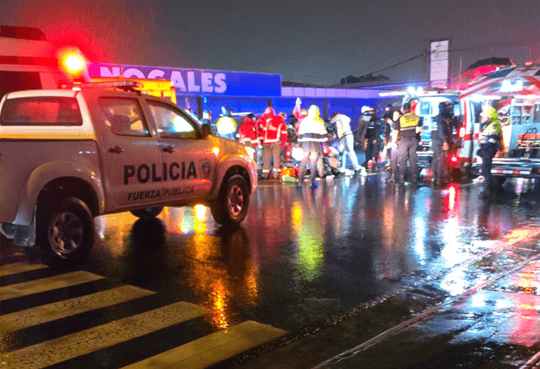 Mujer muere atropellada mientras cruzaba por semáforo peatonal en Pavas