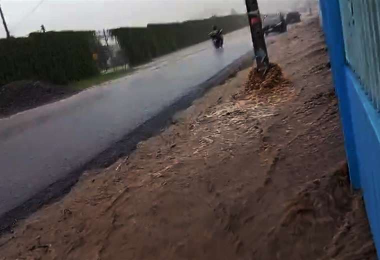 Al menos 14 personas evacuadas por inundación en escuela de Cartago