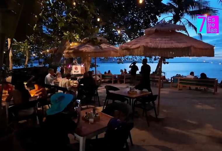 Puerto Viejo cuando cae la noche: el Caribe que baila al ritmo del reggae y las olas