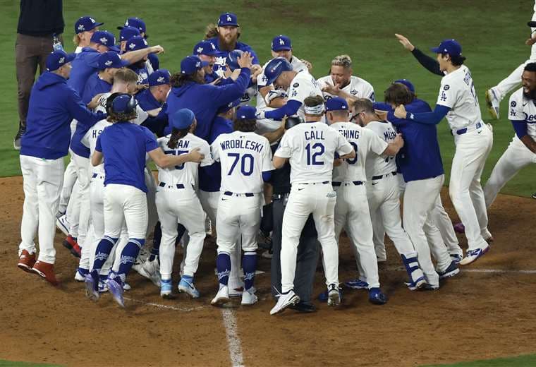 Freeman le da una épica victoria a Dodgers tras 18 entradas en la Serie Mundial