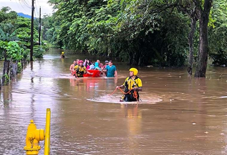 CNE: Tiempo mejora, pero niveles de inundación se mantienen