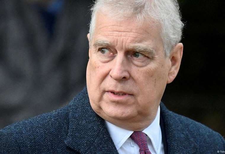 Carlos III despojará de sus títulos al príncipe Andrés por caso Epstein