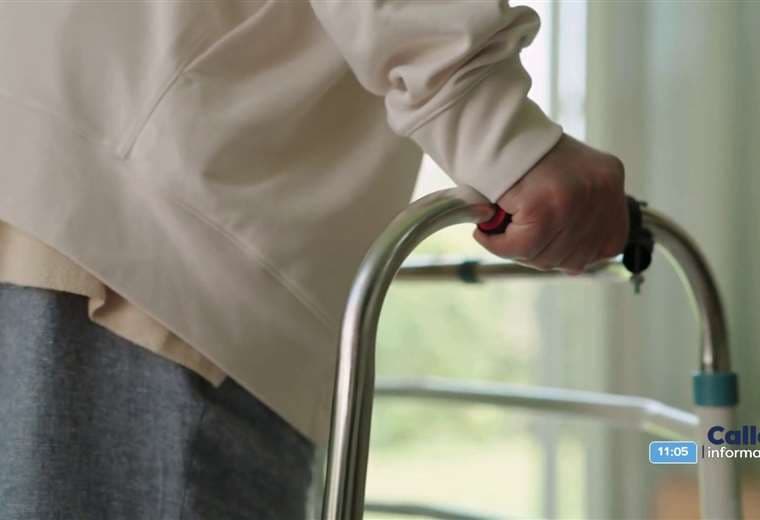 ¿Cuida a paciente paliativo? La CCSS puede prestarle cama de hospital o silla de ruedas