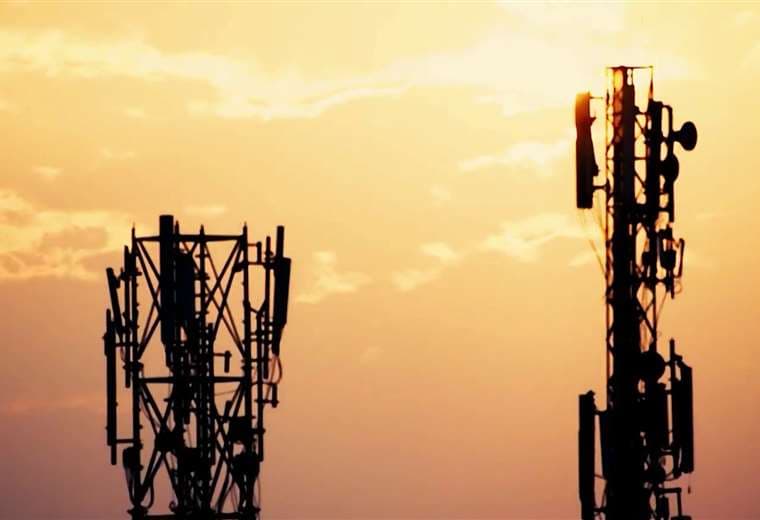 IPLEX: Van disminuyendo las voces en Costa Rica por alto costo de subasta de frecuencias