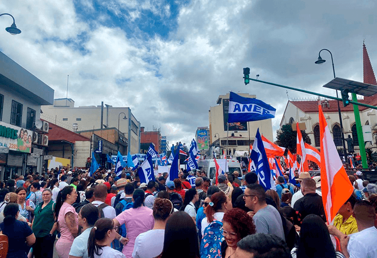 Albino Vargas: Ajuste salarial del Gobierno es "un aumentillo" y se enmarca en campaña electoral