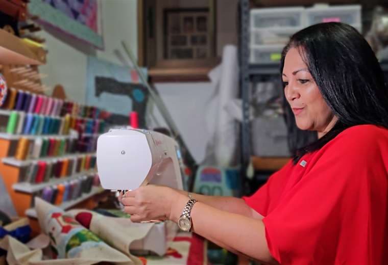 En esta casa, la Navidad se cose punto a punto con talento alajuelense