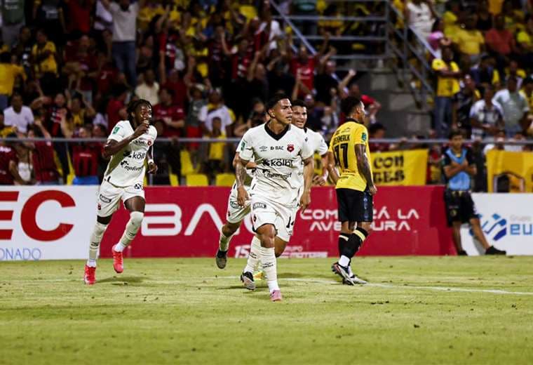 Esta Liga tiene aura: Alajuelense saca agónico empate en Liberia
