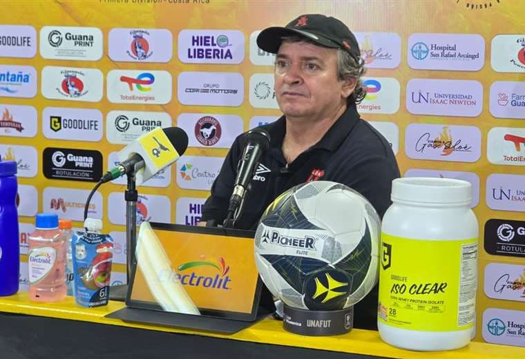 Óscar Ramírez sobre golazo de Bran: "Se lo merece, el muchacho es muy correcto"