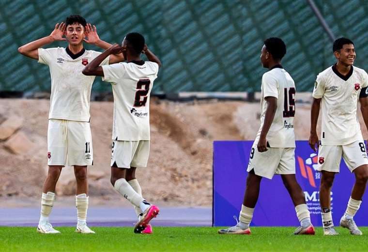 Alajuelense Sub-15 en Arabia. Foto: Prensa Alajuelense
