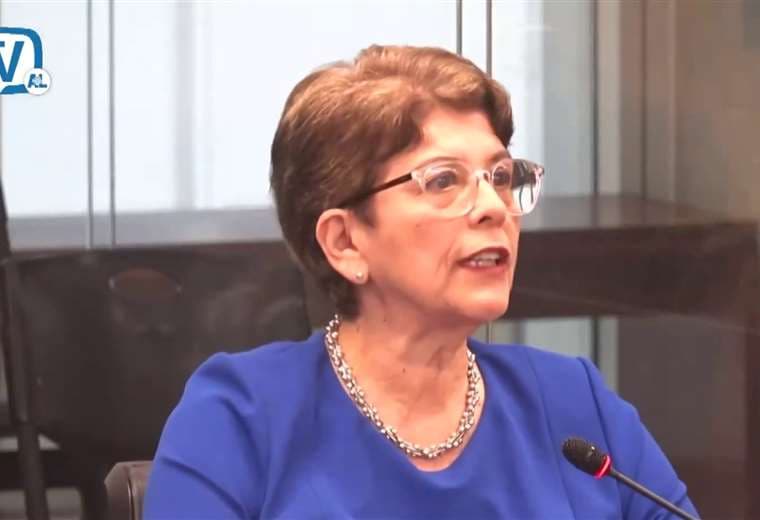 Contralora dijo a diputados que CCSS opera “como un piloto sin control de mando”