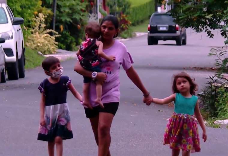 El abandono no la detuvo: jefa de hogar enfrenta la vida con tres hijas, una con cáncer