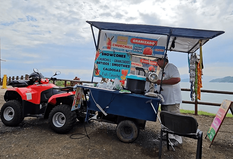 El churchil más famoso de Garabito: la historia de don Gerardo entre sabor y mar