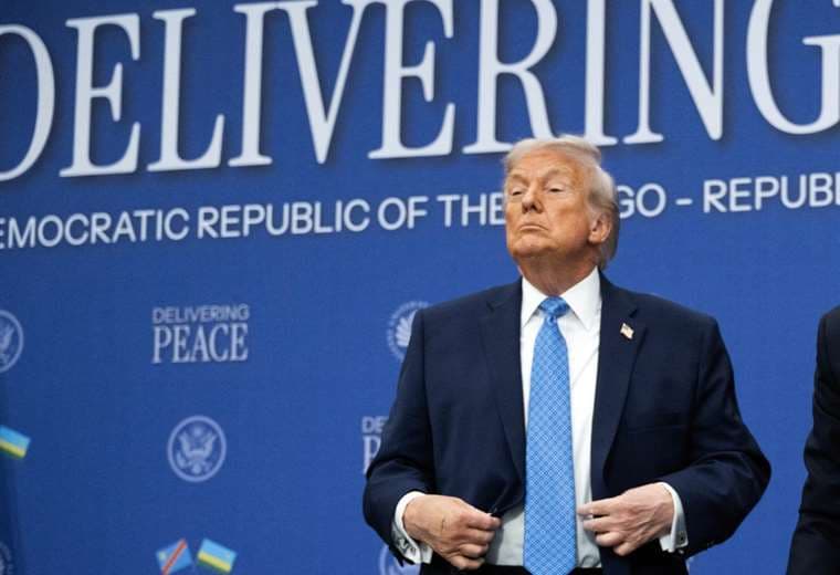 Trump anuncia nuevo arancel “global” del 10% a todas las importaciones